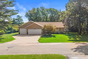 1010 Woodland Ct, Plover, WI 54467 - Photo 3
