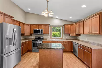 1010 Woodland Court, Plover, WI 54467 - Photo 5