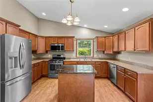 1010 Woodland Ct, Plover, WI 54467 - Photo 5