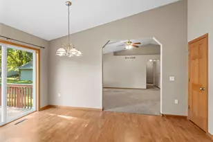 1010 Woodland Ct, Plover, WI 54467 - Photo 9