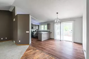 2104 Meadow Dr, Kronenwetter, WI 54455 - Photo 9