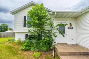 2104 Meadow Dr, Kronenwetter, WI 54455 - Photo 7