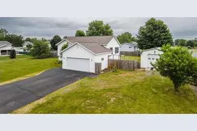 2104 Meadow Drive, Kronenwetter, WI 54455 - Photo 3