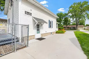 2909 Algoma St, Stevens Point, WI 54481 - Photo 3