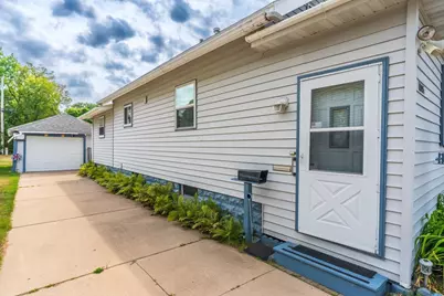 1005 S 12th Avenue, Wausau, WI 54401 - Photo 7