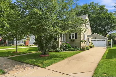 425 Meadow Street, Stevens Point, WI 54481 - Photo 3