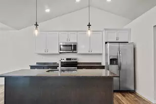 335 Allen St, Amherst, WI 54406 - Photo 9