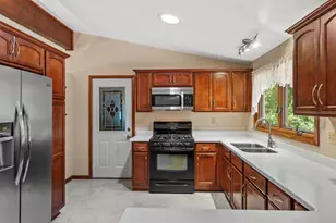 8206 Lakeview Dr, Wisconsin Rapids, WI 54494 - Photo 5