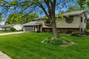 1019 W Upham St, Marshfield, WI 54449 - Photo 3