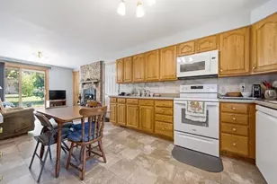 408 E Grant St, Marshfield, WI 54449 - Photo 9