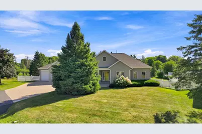 1109 S Locust Avenue, Marshfield, WI 54449 - Photo 1