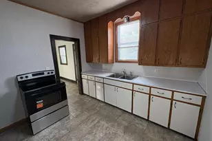 810 S Vine Ave, Marshfield, WI 54449 - Photo 7