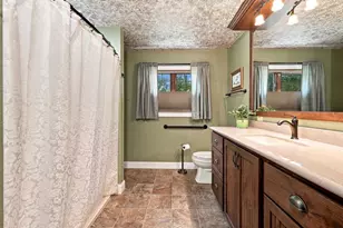 911 Taylor Rd, Amherst Junction, WI 54407 - Photo 7