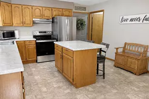 600 W 11th St, Marshfield, WI 54449 - Photo 9