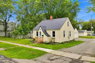 207 E Edison St, Marshfield, WI 54449 - Photo 3