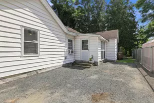 1733 Oak St, Stevens Point, WI 54481 - Photo 5