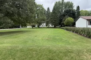 907 E Blodgett St, Marshfield, WI 54449 - Photo 15
