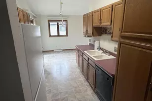 201 S Larch Ave, Marshfield, WI 54449 - Photo 5