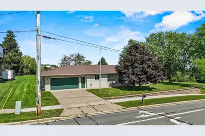 721 W Upham Street, Marshfield, WI 54449 - Photo 1