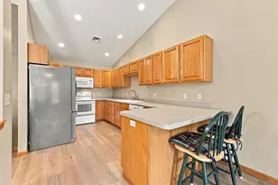 1019 Jasmine Ln, Stevens Point, WI 54482 - Photo 11