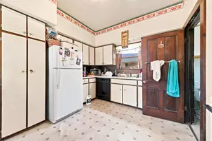 810 S Peach St, Marshfield, WI 54449 - Photo 3