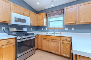 917 &amp 925 Augusta Ave, Wausau, WI 54403 - Photo 11