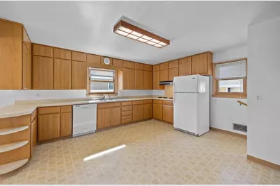 1900 Gilkay Street, Stevens Point, WI 54481 - Photo 5