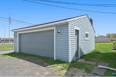 2811 E 3rd St, Superior, WI 54880 - Photo 7