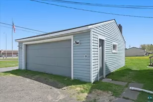 2811 E 3rd St, Superior, WI 54880 - Photo 7