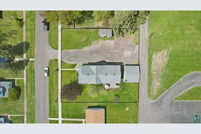 2811 E 3rd St, Superior, WI 54880 - Photo 11