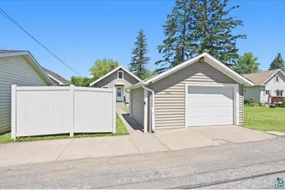 920 N 21st St, Superior, WI 54880 - Photo 17
