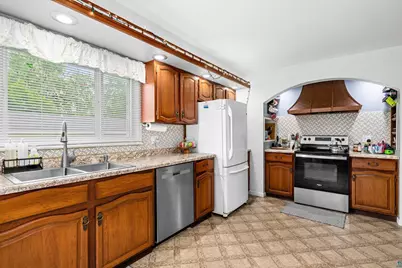 2206 Hammond Ave, Superior, WI 54880 - Photo 7