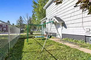 917 N 21st St, Superior, WI 54880 - Photo 15