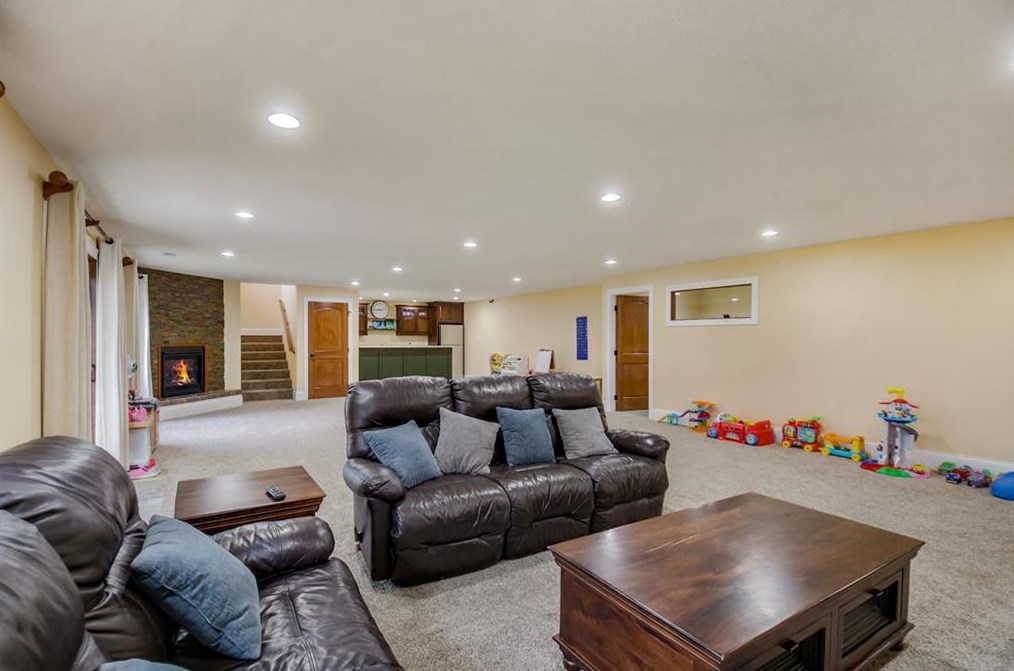 4655 Oakwood Hills Pkwy, Eau Claire WI  54701-7784 exterior