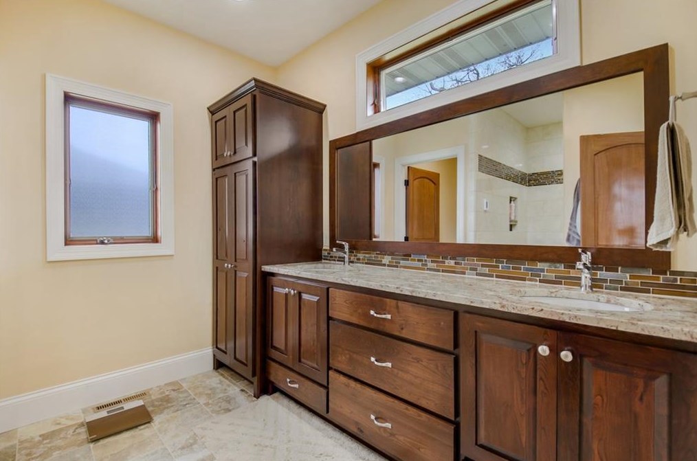 4655 Oakwood Hills Pkwy, Eau Claire WI  54701-7784 exterior