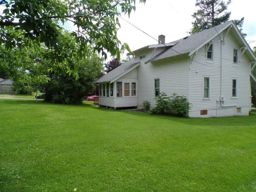 205 2nd St, Holcombe, WI 54745