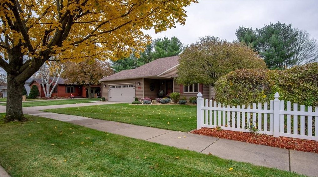 4737 Palmer Ln, Eau Claire WI  54701-7960 exterior