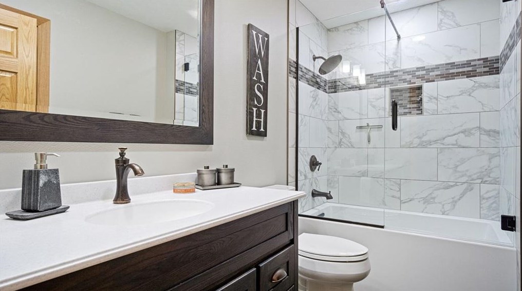 4737 Palmer Ln, Eau Claire WI  54701-7960 exterior