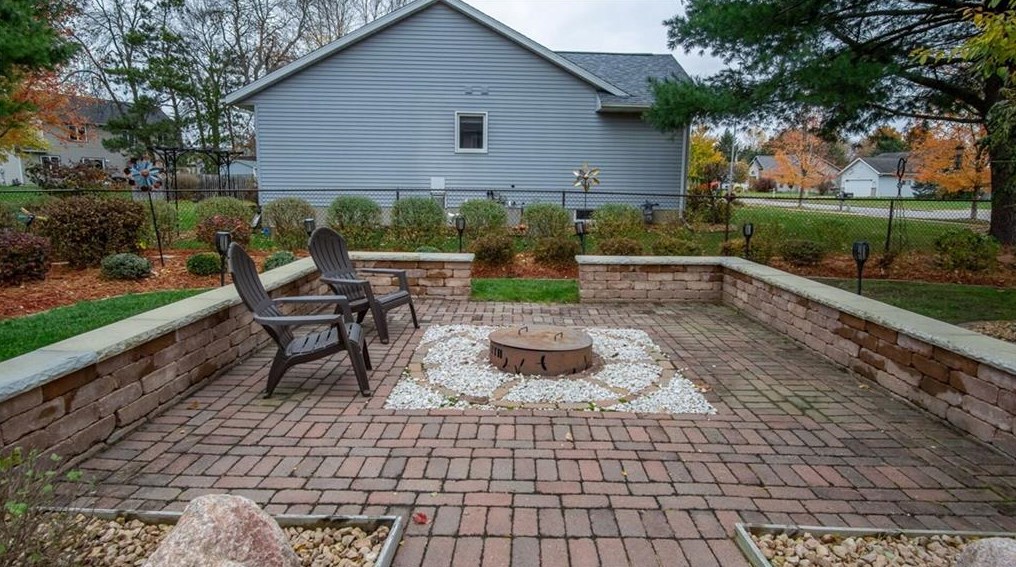 4737 Palmer Ln, Eau Claire WI  54701-7960 exterior