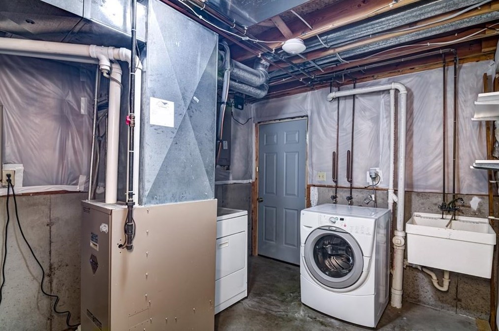 4702 Puttor Dr, Eau Claire WI  54701-7929 exterior