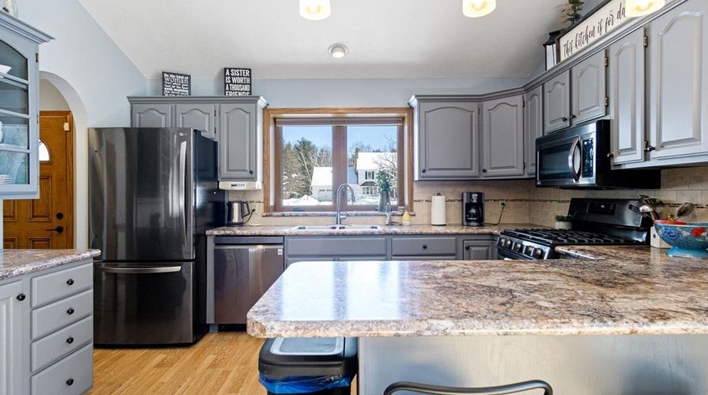 104 Canterbury Rd, Eau Claire WI  54701-7104 exterior