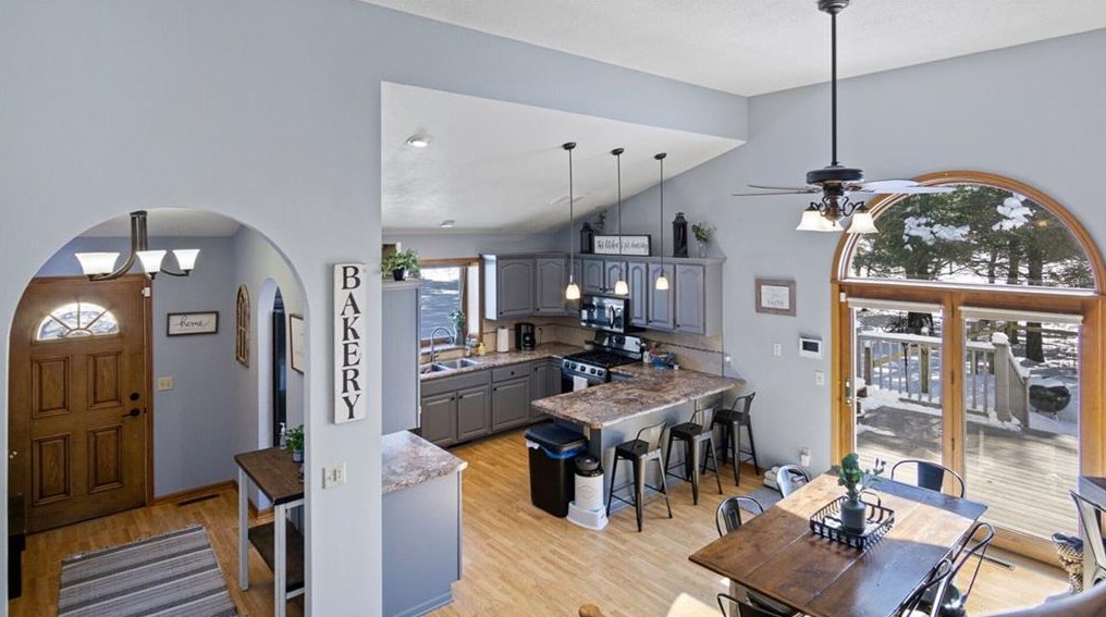 104 Canterbury Rd, Eau Claire WI  54701-7104 exterior