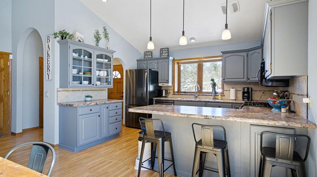 104 Canterbury Rd, Eau Claire WI  54701-7104 exterior