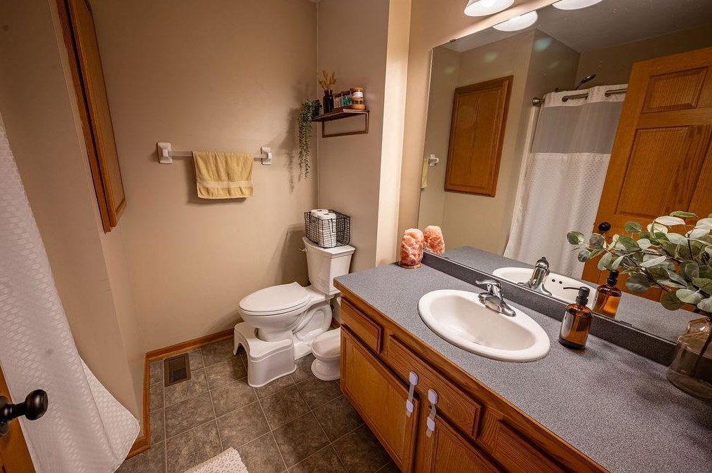 868 Grant St, Ellsworth WI  54011-4139 exterior