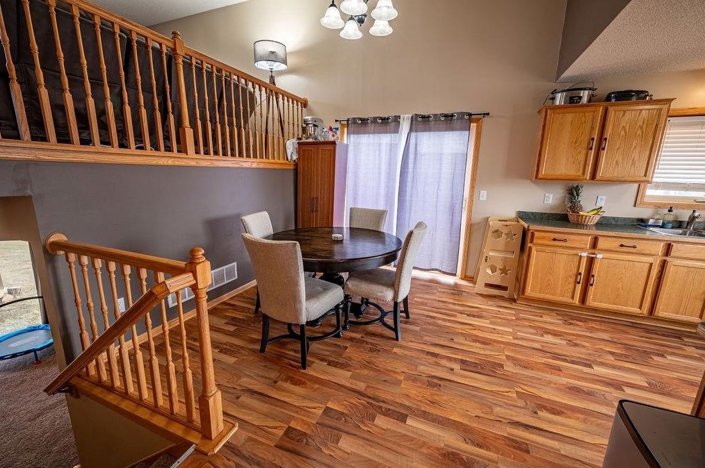 868 Grant St, Ellsworth WI  54011-4139 exterior