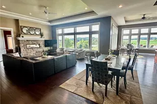 1747 E Drinkman Ln, Eau Claire, WI 54701 - Photo 9