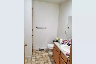 206 E Central Street #206 &amp; 208, Cadott, WI 54727 - Photo 11