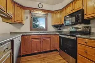 302 Summit Ct, Chippewa Falls, WI 54729 - Photo 7