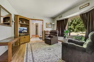 302 Summit Ct, Chippewa Falls, WI 54729 - Photo 5