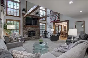 3920 Woodcrest Ct, Eau Claire, WI 54701 - Photo 3